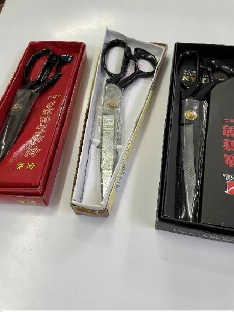 Upholstery scissors